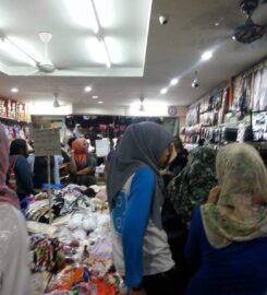 Pakaian sekolah Dragon Textile Trading