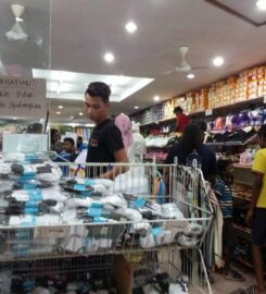 Pakaian sekolah Dragon Textile Trading